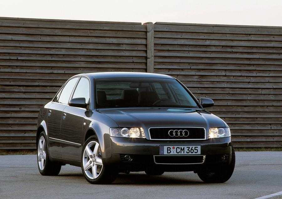  Audi A4 3.0 Sedan (B6,8E) 2000 года  (фото 1 из 9)